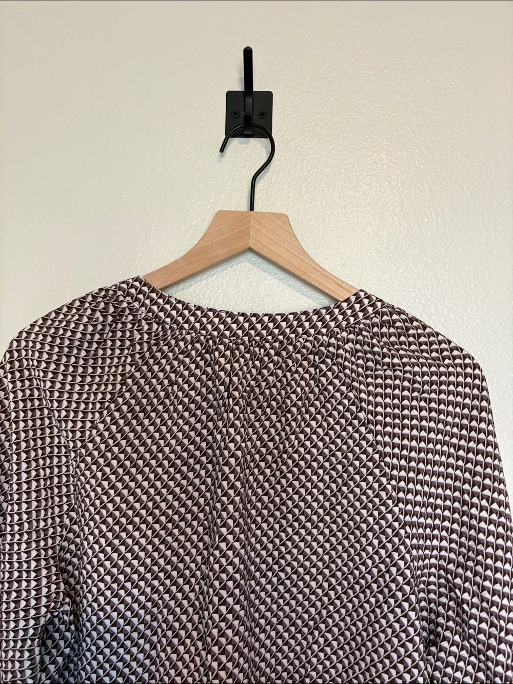 Ann Taylor LOFT Geometric Split V-Neck Long Sleeve Popover Blouse Purple Large